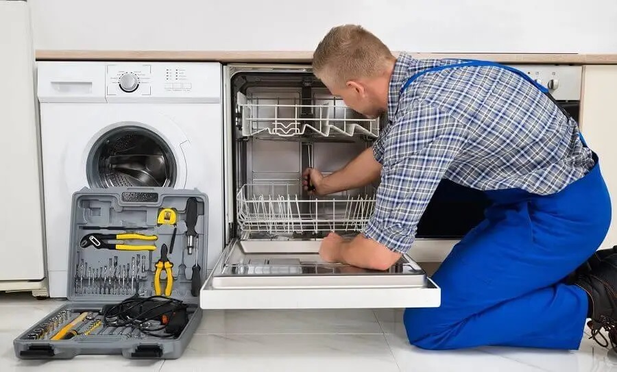 Yığılca Termoteknik servisi teknisyen ekibi beyaz eşya tamiri yaparken